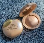 Too faced peach frost melting powder highlighter happy face, Gehele gezicht, Nieuw, Ophalen of Verzenden, Make-up
