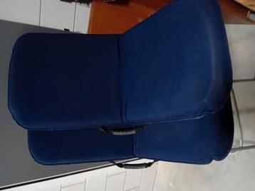 Twee comfort sofa, met  handvat, nette staat, donker blauw beschikbaar voor biedingen