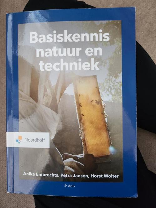 Anika Embrechts - Basiskennis Natuur en techniek, Boeken, Natuur, Zo goed als nieuw, Ophalen of Verzenden
