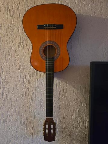 Leuke Klassieke Gitaar beschikbaar voor biedingen