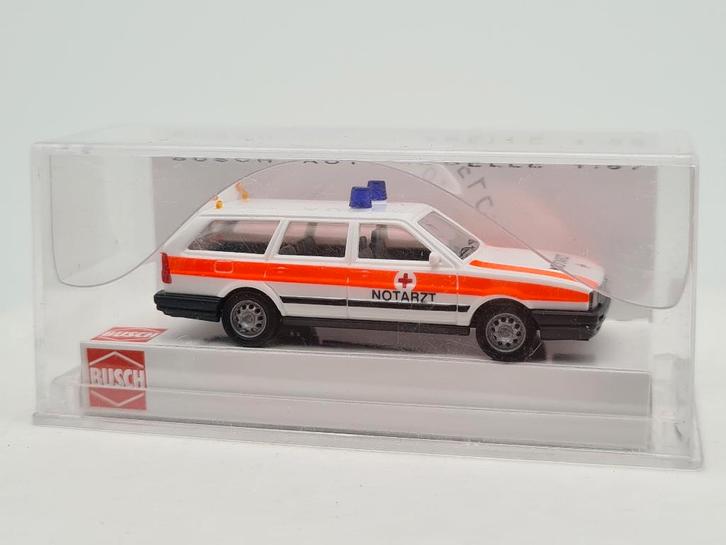 VW Passat ambulance - Busch 1/87, Hobby en Vrije tijd, Modelauto's | 1:87, Zo goed als nieuw, Auto, Overige merken, Verzenden