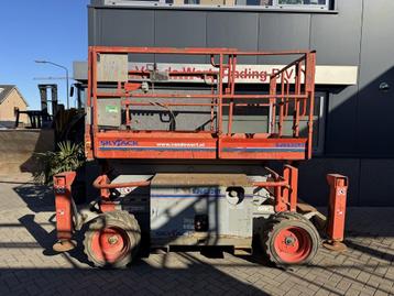 Schaarhoogwerker SCISSOR SKYJACK SJ 6832RT 2012 4X4 Kubota D beschikbaar voor biedingen