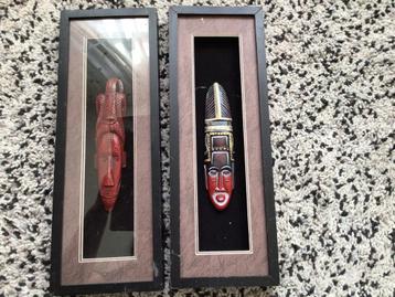 2 Afrikaanse Kunst  💥 Vitrine lijsten 💥 Met Masker erin beschikbaar voor biedingen