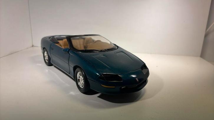 Chevrolet Camaro ertl 1.18, Hobby en Vrije tijd, Modelauto's | 1:18, Zo goed als nieuw, ERTL, Ophalen of Verzenden