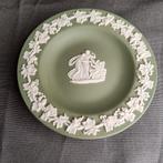 Wedgwood Jasperware bordje groen., Antiek en Kunst, Antiek | Servies los, Ophalen of Verzenden