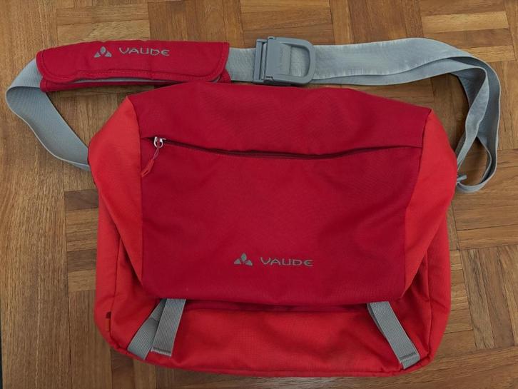 Schoudertas „Rom II M“ van Vaude, Sieraden, Tassen en Uiterlijk, Tassen | Schoudertassen, Gebruikt, Overige merken, Rood, Ophalen