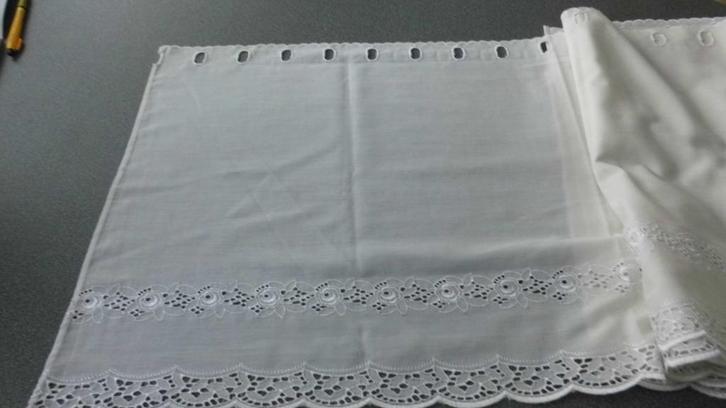 CRÈMEKLEURIGE VITRAGE MET ROOSJES MOTIEF, Huis en Inrichting, Stoffering | Gordijnen en Lamellen, Zo goed als nieuw, Minder dan 100 cm