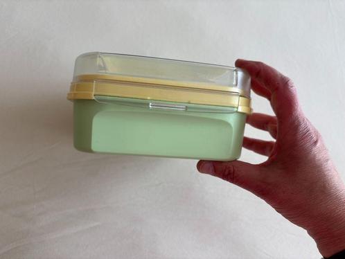 Tupperware vierkante, stapelbare bak, Huis en Inrichting, Keuken | Tupperware, Gebruikt, Bak of Kom, Groen, Ophalen of Verzenden