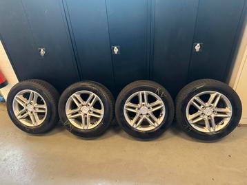5x114.3 Hyundai Kona Velgen met winterbanden 205/60/16” beschikbaar voor biedingen