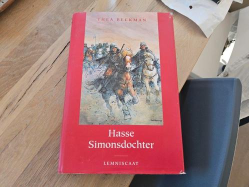 Thea Beckman - Hasse Simonsdochter, Boeken, Kinderboeken | Jeugd | 13 jaar en ouder, Zo goed als nieuw, Ophalen of Verzenden