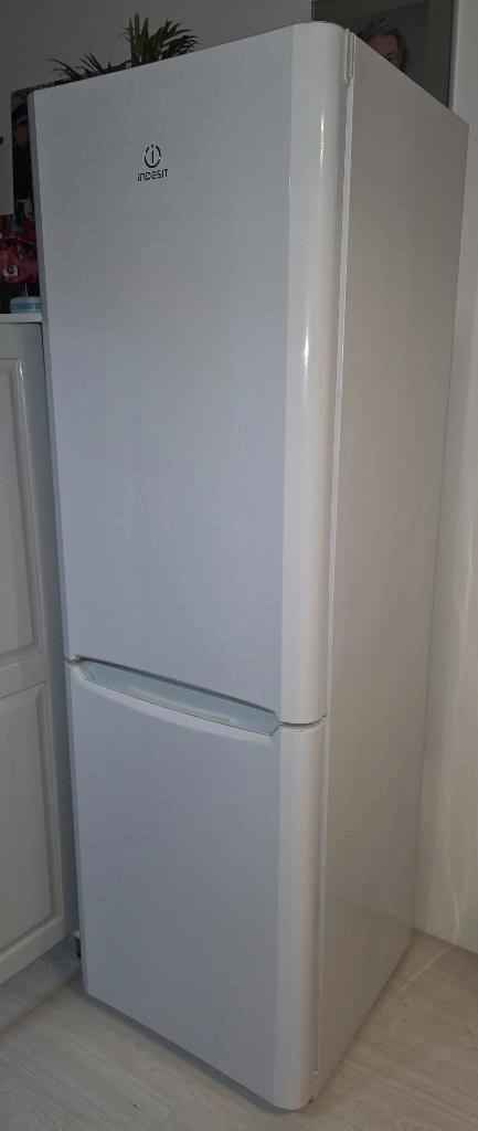 Koelvries combinatie Indesit, Witgoed en Apparatuur, Koelkasten en IJskasten, Gebruikt, Met aparte vriezer, 200 liter of meer