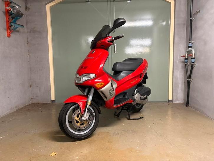 Gilera Runner Fx Rood 125cc A1- zeer nette staat., Fietsen en Brommers, Scooters | Piaggio, Zo goed als nieuw, Overige modellen