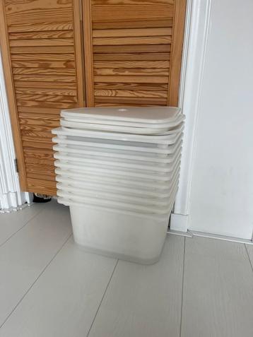 8 Ikea (speelgoed) bakken met 8 deksels, 42x30x23 beschikbaar voor biedingen