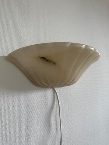 Marmeren wandlamp beschikbaar voor biedingen