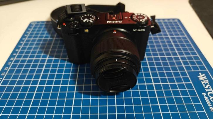 Fujifilm X-M5 + 35mm f1.4 Lens | 3 Accus + Dual lader + Tas, Audio, Tv en Foto, Fotocamera's Digitaal, Zo goed als nieuw, Compact