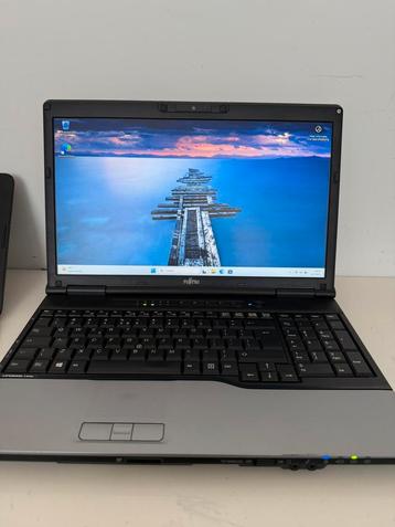 Fujitsu, Intel Core i3, SSD, 8GB RAM, Windows 11 en office beschikbaar voor biedingen