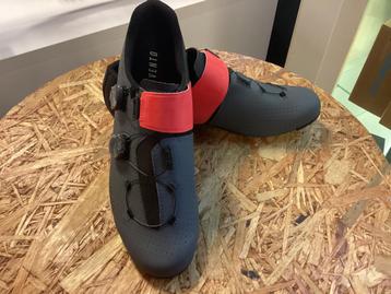 Fizik Vento Infinito Carbon Grey-Coral maat 44 beschikbaar voor biedingen