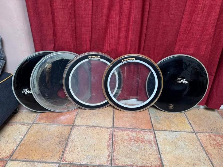 22’ Evans en Aquarian basdrum vellen voor drumstel z.g.a.n., Muziek en Instrumenten, Instrumenten | Onderdelen, Zo goed als nieuw