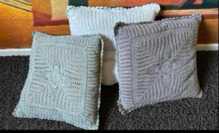 3 Gehaakte HEMA Kussentjes, Huis en Inrichting, Woonaccessoires | Kussens, Zo goed als nieuw, Grijs, Vierkant, Ophalen of Verzenden