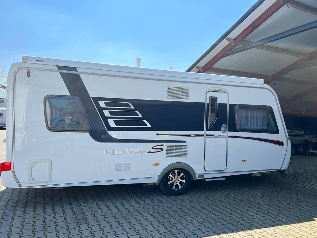 Hymer Eriba Nova S 545, Omvormbare zithoek, Rondzit, Particulier, Koelkast