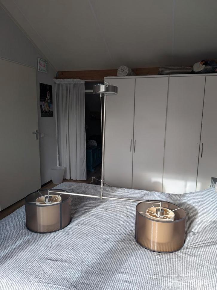 Moderne hangende lampen met twee kappen en een met 1kap, Huis en Inrichting, Lampen | Hanglampen, Zo goed als nieuw, Metaal, Stof