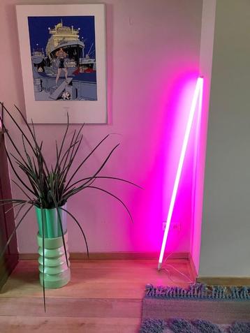 Hay Neon Tube LED lamp roze - als nieuw beschikbaar voor biedingen