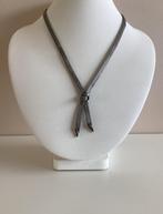 Een vintage zilveren ketting, choker, Floppy Bow, geknoopt, Ophalen of Verzenden, Zilver, Ketting