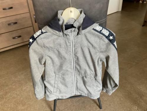 NAME IT KIDS zomerjas Basic Needs grijs maat 128 (KWF), Kinderen en Baby's, Kinderkleding | Maat 128, Zo goed als nieuw, Jongen