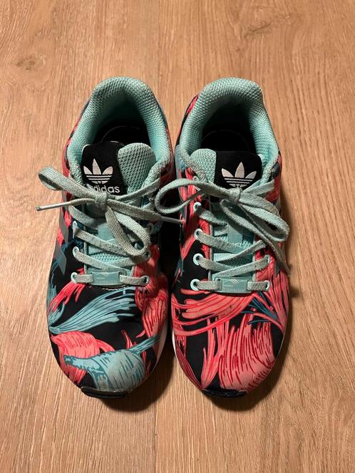 Adidas schoenen maat 32 mooie staat, Kinderen en Baby's, Kinderkleding | Schoenen en Sokken, Gebruikt, Sportschoenen, Meisje, Ophalen of Verzenden