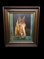 Schilderij PAARD OP STAL. Gesigneerd, Antiek en Kunst, Kunst | Schilderijen | Klassiek, Ophalen of Verzenden