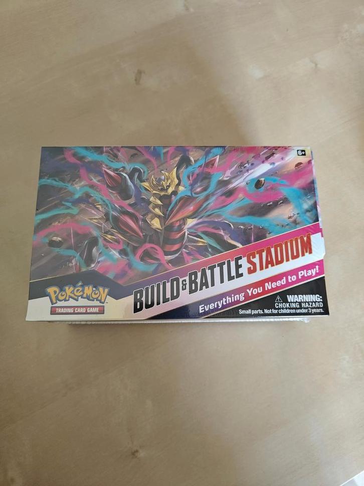 Pokémon TCG: Lost Origin Build & Battle Stadium, Hobby en Vrije tijd, Verzamelkaartspellen | Pokémon, Nieuw, Starterdeck, Ophalen of Verzenden