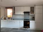 Grote keuken met fornuis en elektrische oven en koelkast, Ophalen, Gebruikt, Wit, Enkelwandige keuken