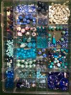 Blauwe bak met kralen, Hobby en Vrije tijd, Kralen en Sieraden maken, Ophalen of Verzenden, Nieuw, Kraal