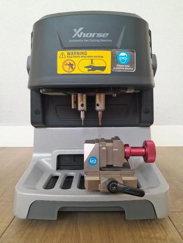 Dolphin XP-005 volautomatische sleutelslijper frees beschikbaar voor biedingen