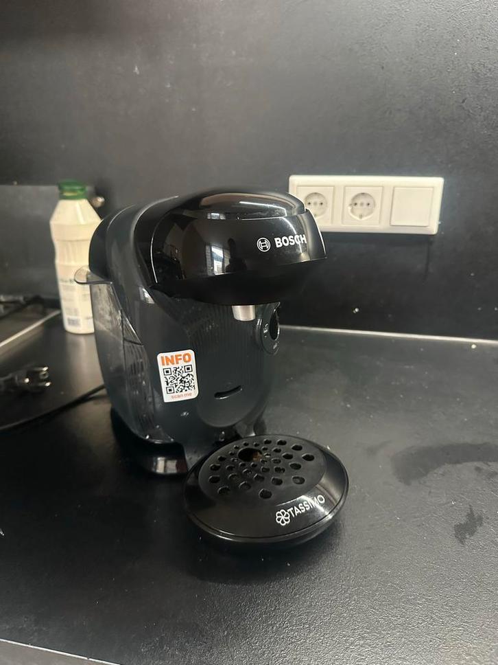 Bosch Tassimo Koffiezetapparaat + Cups, Witgoed en Apparatuur, Koffiezetapparaten, Zo goed als nieuw, Koffiepads en cups, Koffiemachine