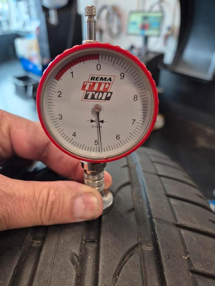 Bridgestone 235/55R18 Zomerbanden - Gebruikt, Auto-onderdelen, Banden en Velgen, Band(en), Zomerbanden, 18 inch, 235 mm, Personenwagen