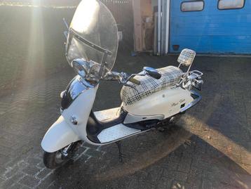 Grande retro brom scooter beschikbaar voor biedingen