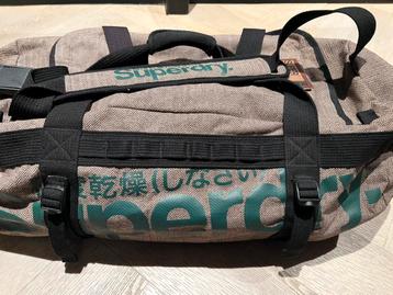 Superdry reistas bruin groot beschikbaar voor biedingen