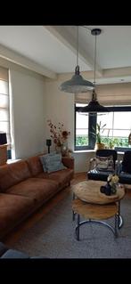 Bruine lederen bank, 2 stoelen en salontafel set, Ophalen of Verzenden, Gebruikt, Metaal, Modern