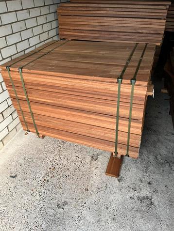 Tijdelijke actie! Hardhouten vlonderplanken 28x145 154 stuks beschikbaar voor biedingen