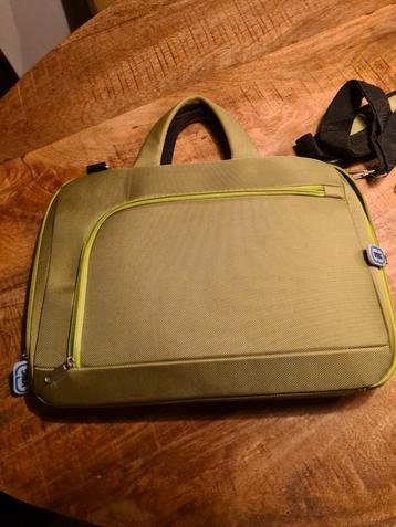 Mooie platte laptoptas  beschikbaar voor biedingen