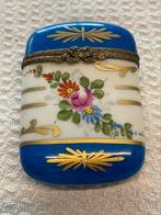 Limoges France, handpainted Needle Box / pillendoosje, Ophalen of Verzenden