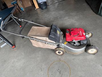 Honda Grasmaaier - nieuwe bougie in en dan loopt hij weer beschikbaar voor biedingen