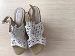 Wilady hoge sandalen beige mt 39, Ophalen of Verzenden, Zo goed als nieuw, Beige, Sandalen of Muiltjes