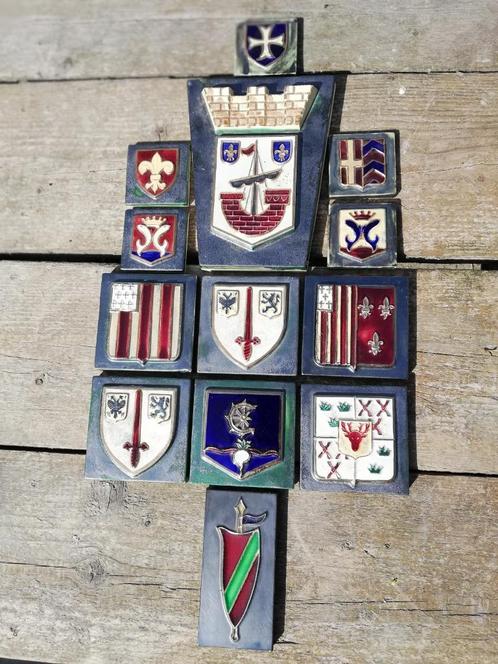 set van 13-15 decoratieve tegels met wapenschilden, Huis en Inrichting, Woonaccessoires | Overige, Nieuw, Ophalen of Verzenden