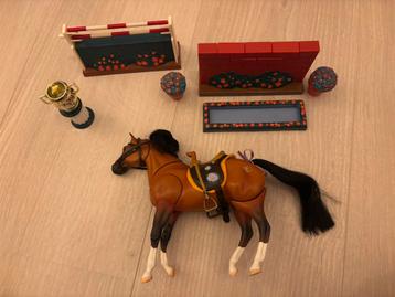 Grand Champion springpaard met accessoires beschikbaar voor biedingen