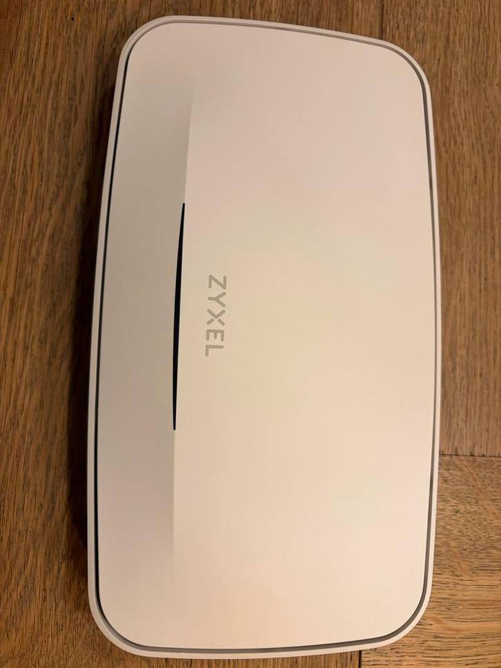 Zyxel WAX640S-6E AP + TP-Link TL-SG1005P PoE Switch, Computers en Software, Netwerk switches, Nieuw, Ophalen of Verzenden