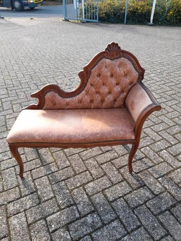 Antiek leren sofa bankje cherstefield  beschikbaar voor biedingen