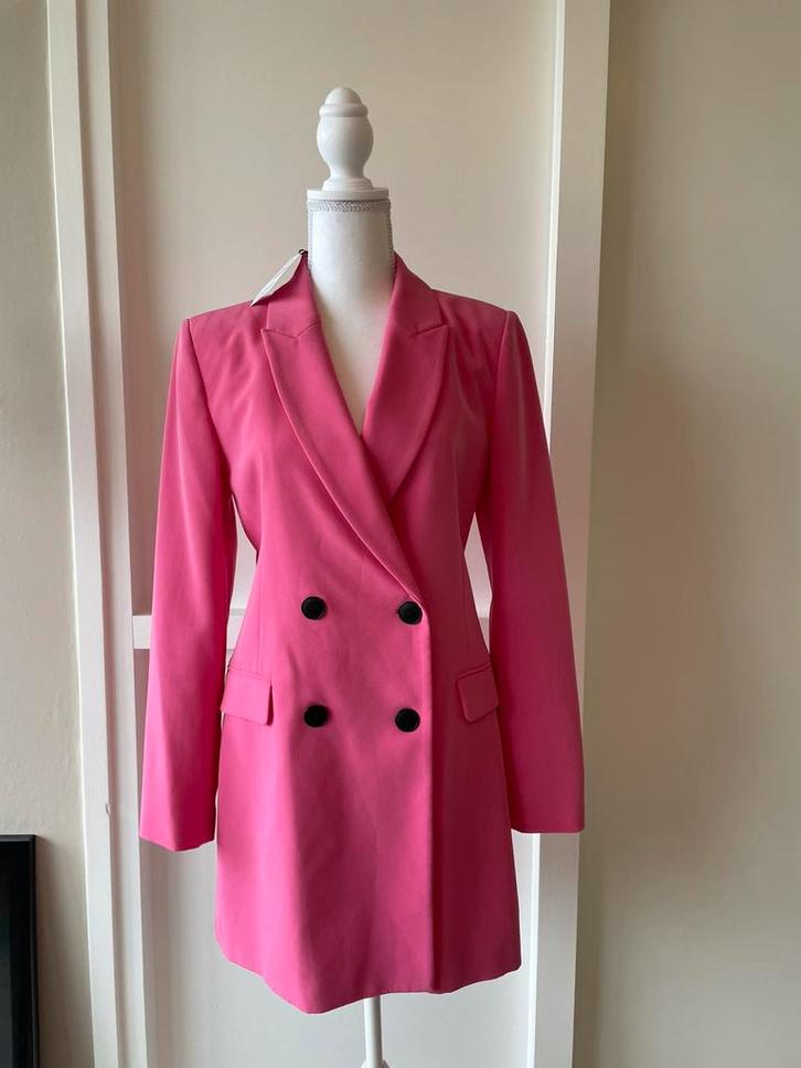 NIEUW Stradivarius blazer lang roze maat M blazerjurk, Kleding | Dames, Jasjes, Kostuums en Pakken, Nieuw, Maat 38/40 (M), Roze