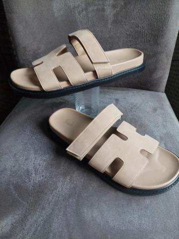 Slippers +voetbed Shein 41 beige verstelbare wreefband NIEUW beschikbaar voor biedingen
